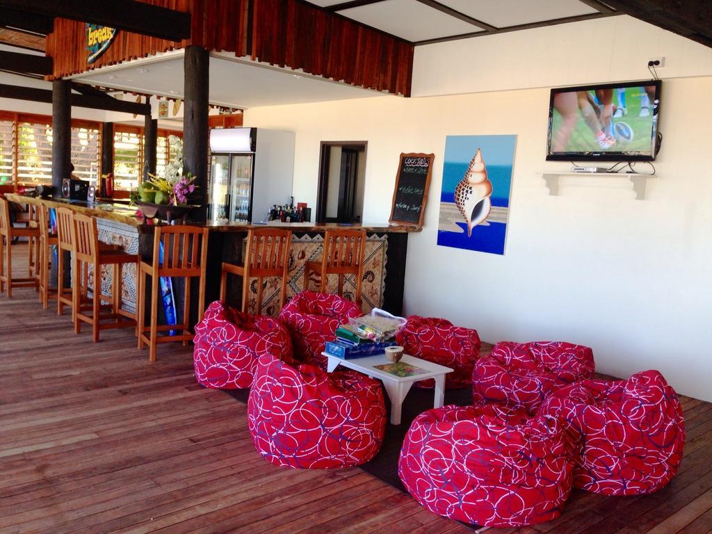 Funky Fish Beach & Surf Resort Solevu Exteriör bild
