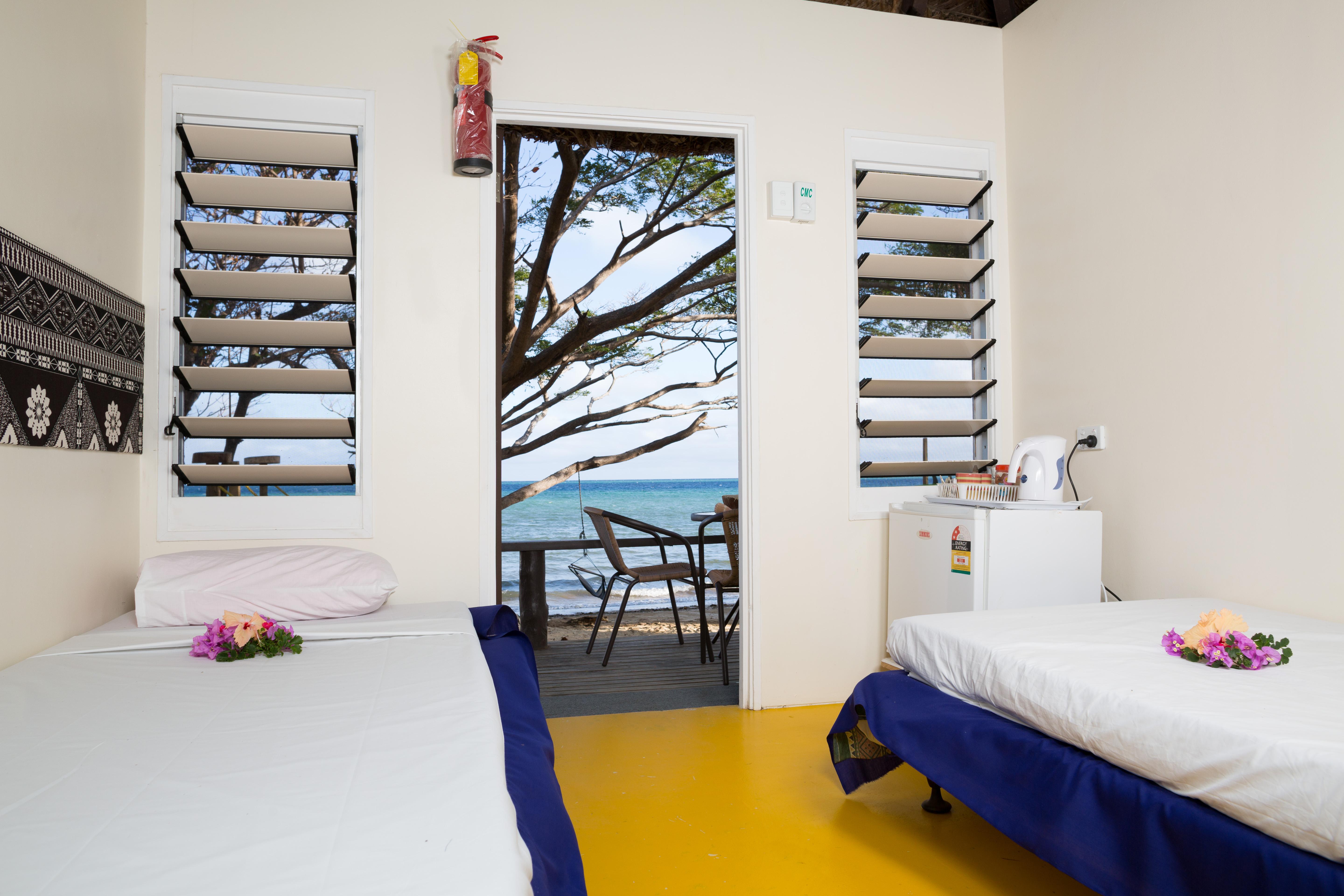 Funky Fish Beach & Surf Resort Solevu Exteriör bild