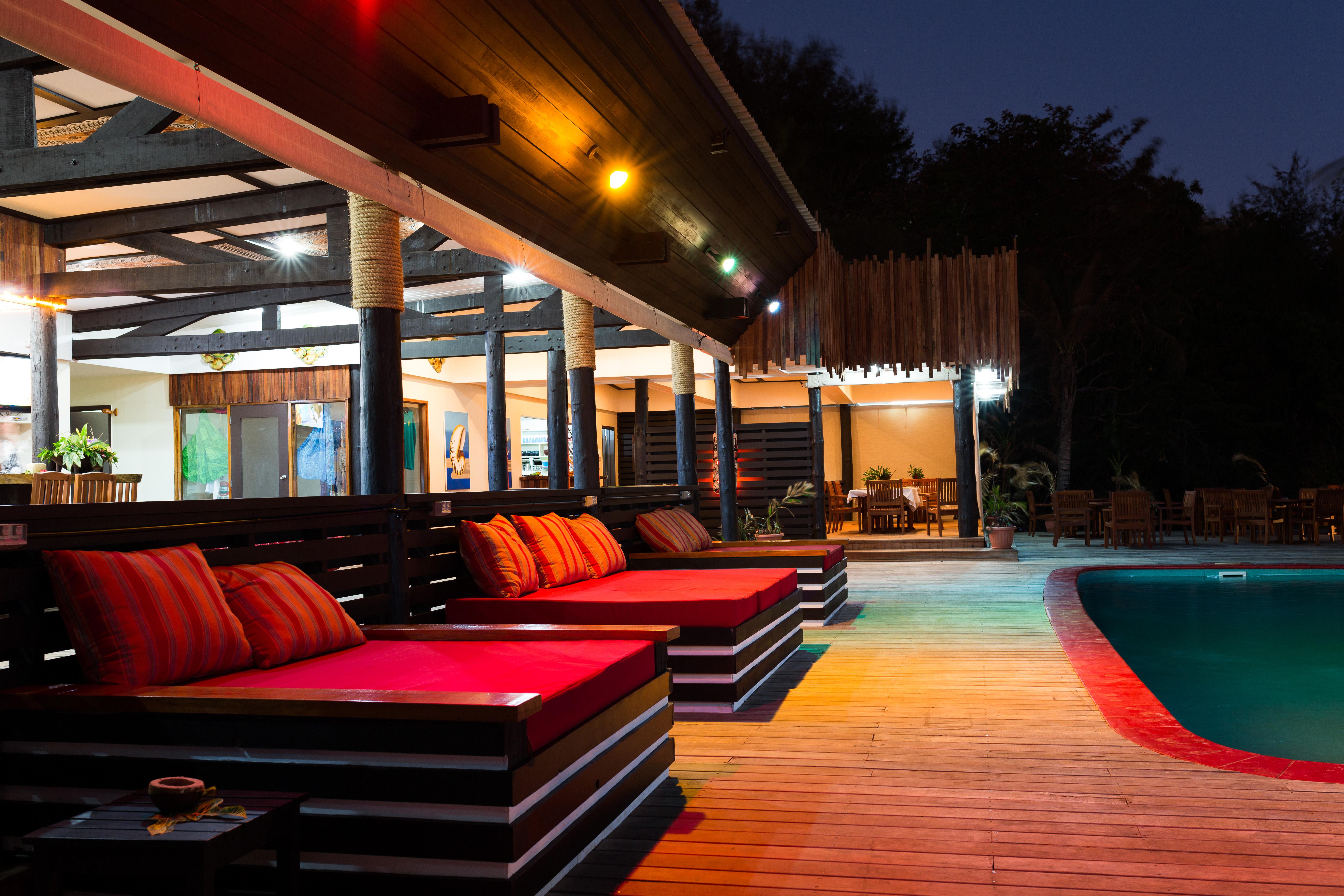 Funky Fish Beach & Surf Resort Solevu Exteriör bild