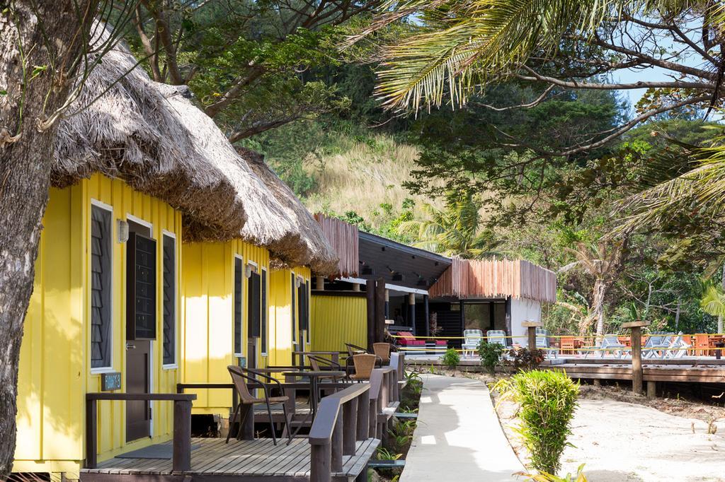Funky Fish Beach & Surf Resort Solevu Exteriör bild