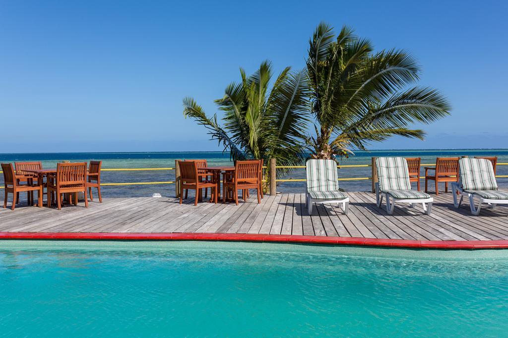 Funky Fish Beach & Surf Resort Solevu Exteriör bild