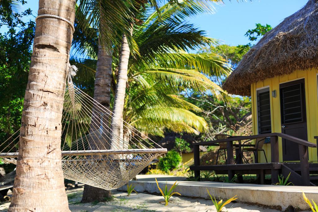 Funky Fish Beach & Surf Resort Solevu Exteriör bild