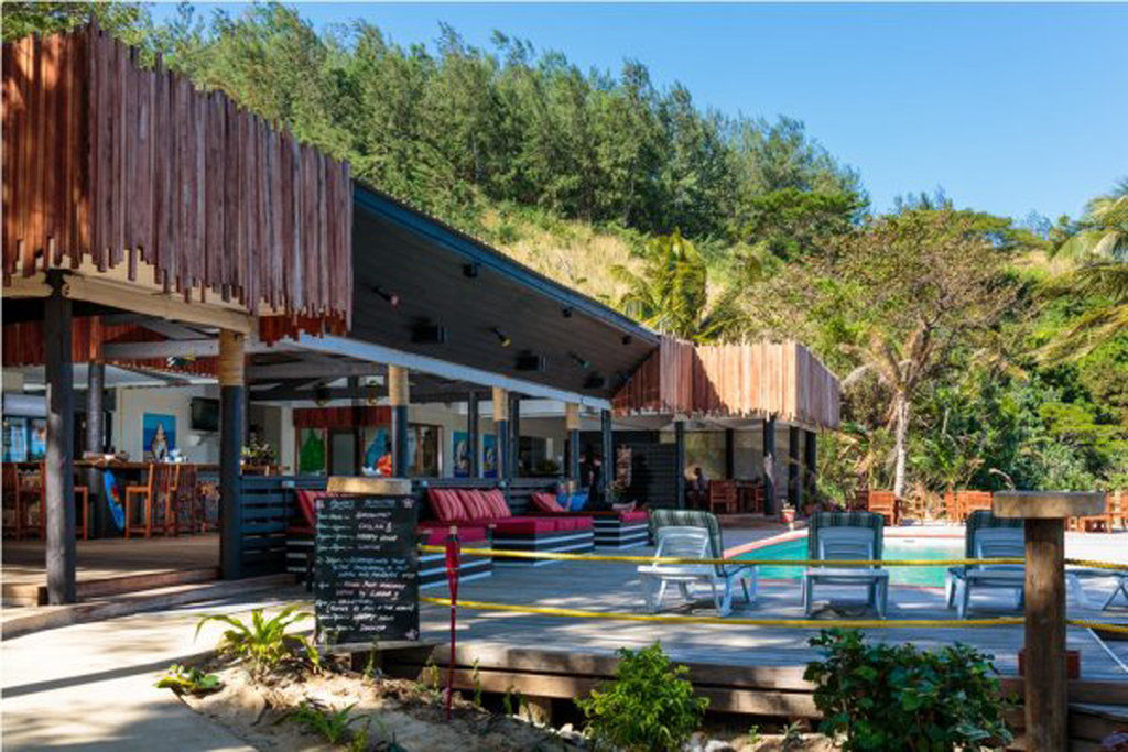 Funky Fish Beach & Surf Resort Solevu Exteriör bild