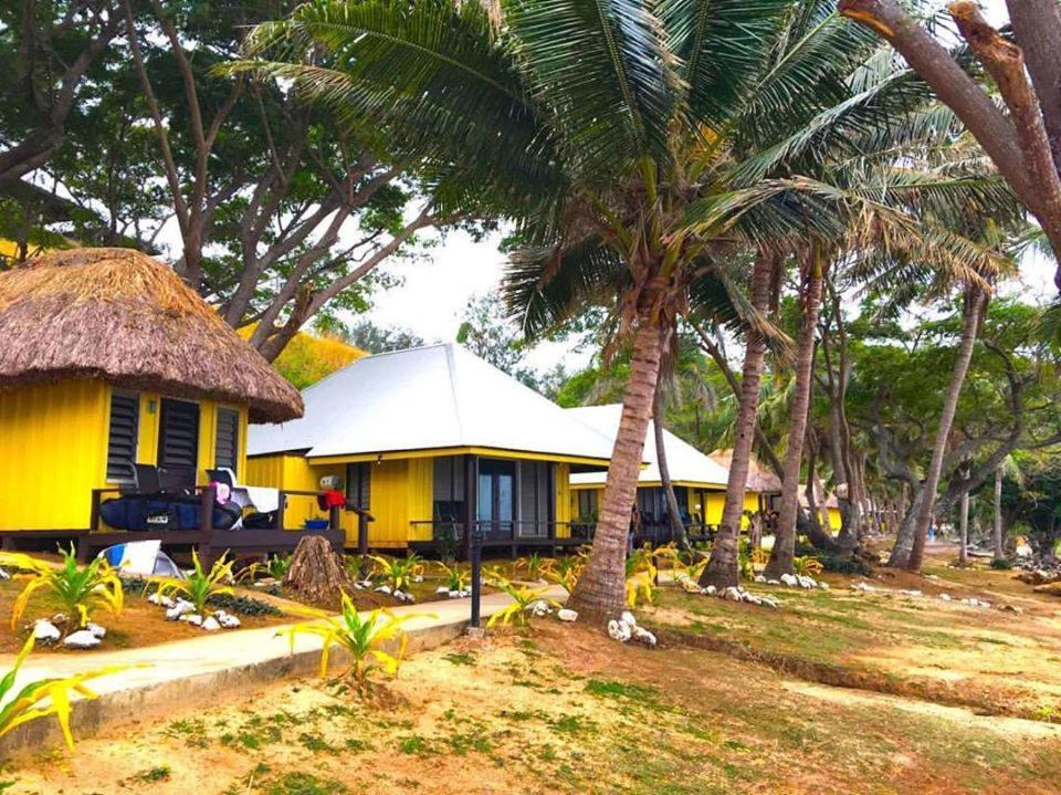 Funky Fish Beach & Surf Resort Solevu Exteriör bild